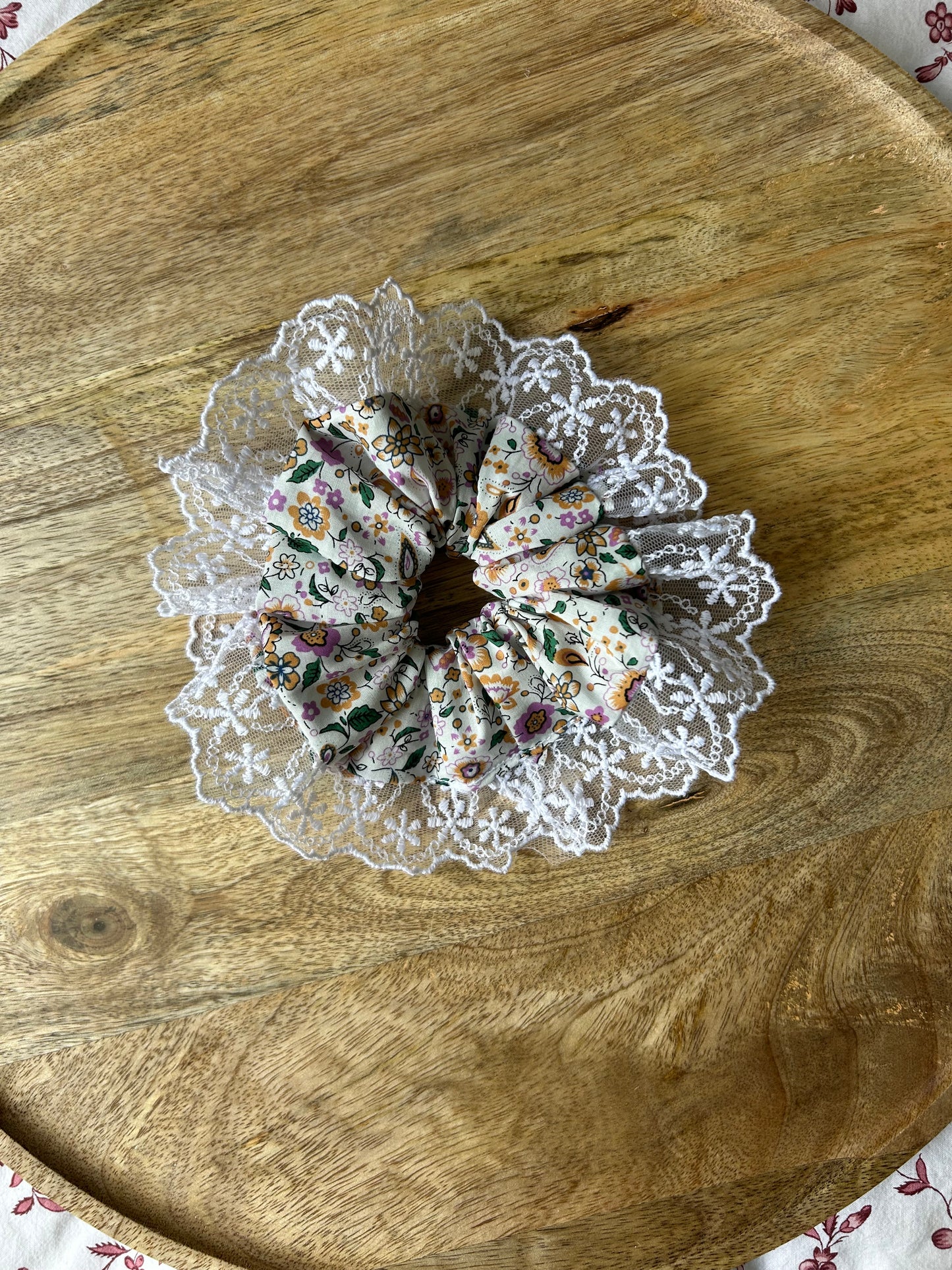 Chouchou dentelle fleuri